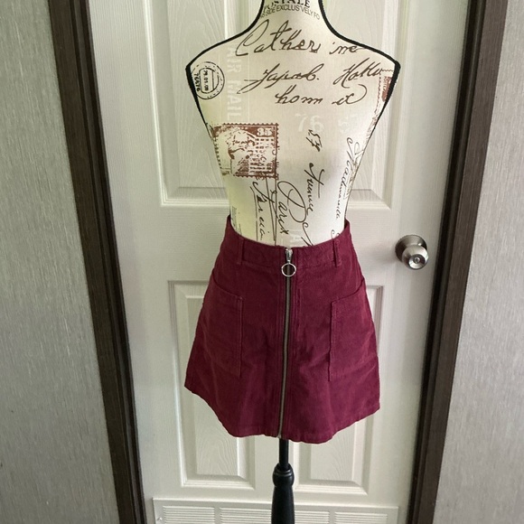 Topshop Moto Burgundy Mini Skirt with Front Zipper Size 10 - Picture 1 of 6